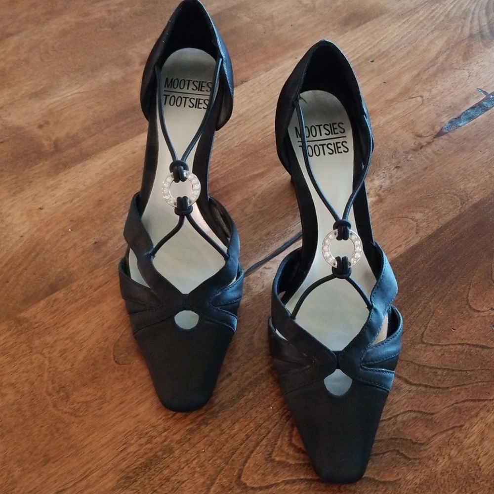 Black dress shoes